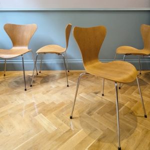 Series 7 Chair By Fritz Hansen