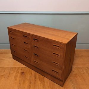 Teak Chest Of Drawers By Hundevad & Co