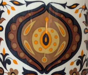 Midwinter cups & Saucers - Kismet